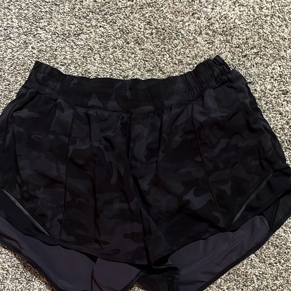 camo lululemon hotty hots size 10 4” inseam